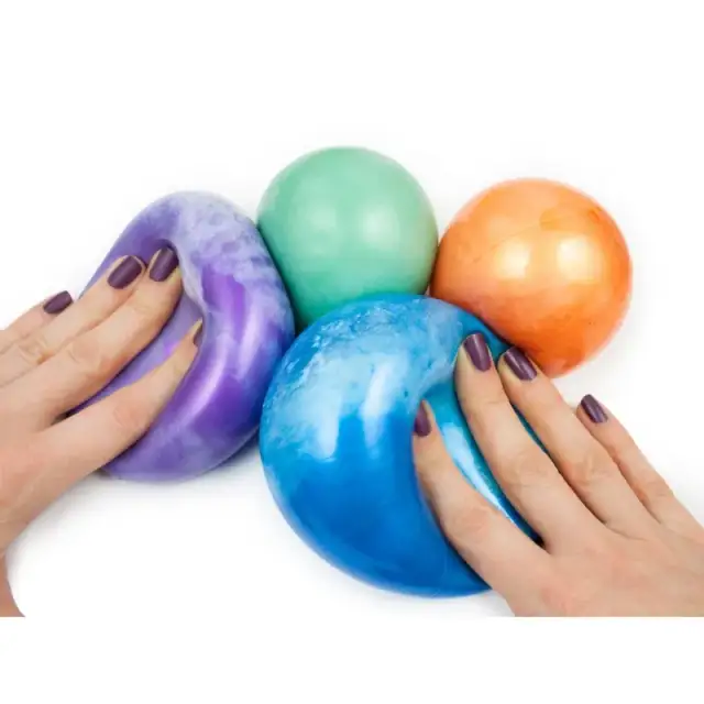 Gniotki sensoryczne: jak zmniejszyć stres i poprawić motorykę