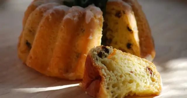 Pyszne ciasto drożdżowe zaparzane - sprawdzony przepis krok po kroku