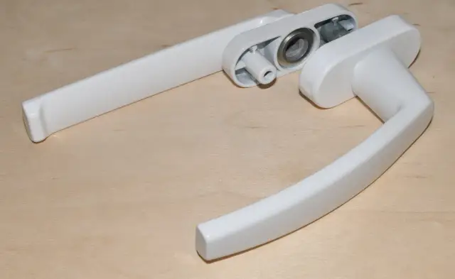 Klamki do okien: Ile naprawdę kosztują? Oszczędź przed zakupem!