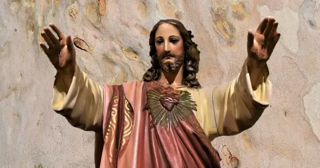 Jakie litanie odmawia się w czerwcu? Odkryj ich znaczenie i moc