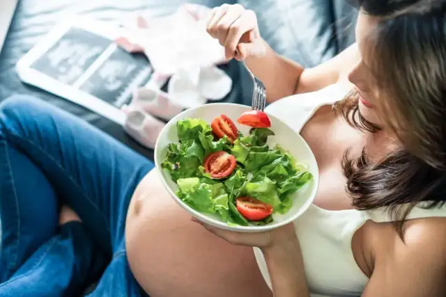 Czy przed porodem można jeść? Oto co musisz wiedzieć o diecie ciężarnej