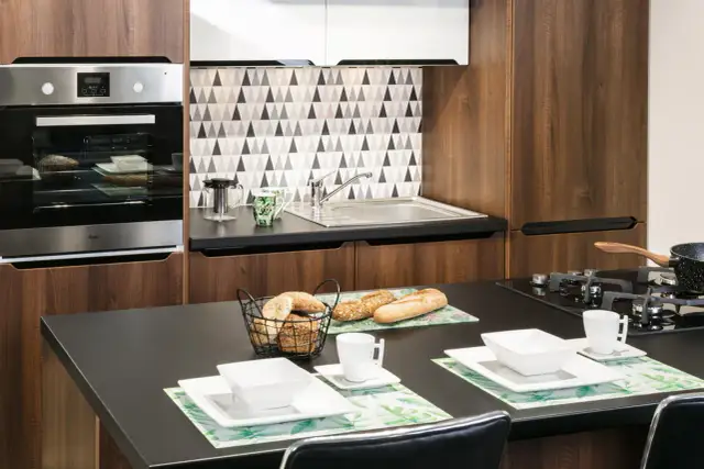 Ile blatu roboczego w kuchni potrzebujesz, aby uniknąć frustracji?