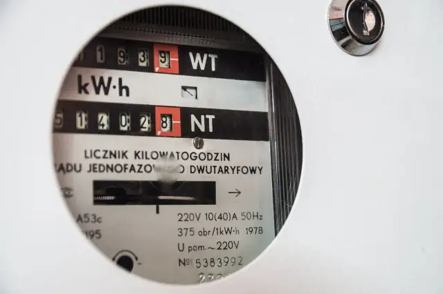 Jak zgłosić awarię prądu i uniknąć długiego oczekiwania na pomoc