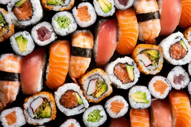 Czy w Dino jest sushi? Sprawdź dostępność, ceny i opinie o asortymencie