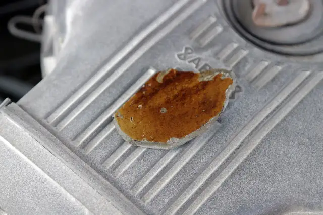 Niebezpieczne objawy zatartego silnika: kiedy natychmiast zatrzymać auto