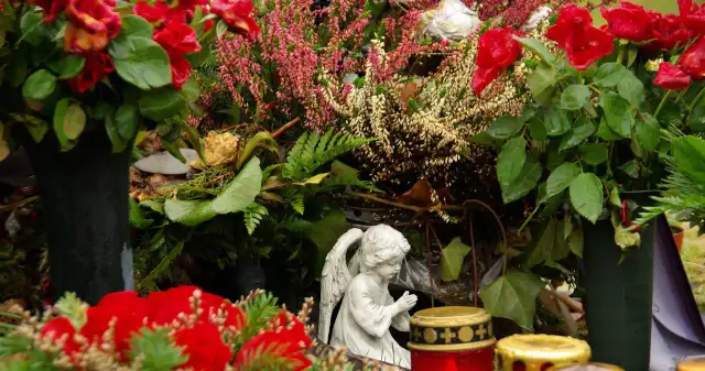 Jak samemu zrobić wiązankę na cmentarz, aby uniknąć błędów i zyskać elegancję