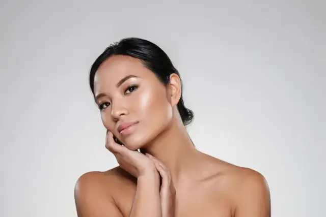 Jak rozświetlić cerę – skuteczne sposoby na promienny wygląd skóry