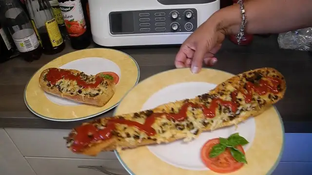 Szybka i pyszna zapiekanka domowa z bagietki w 15 minut