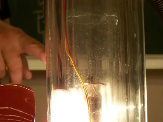 Kiedy zaleje hel? Zaskakujące fakty o jego skraplaniu i zastosowaniach