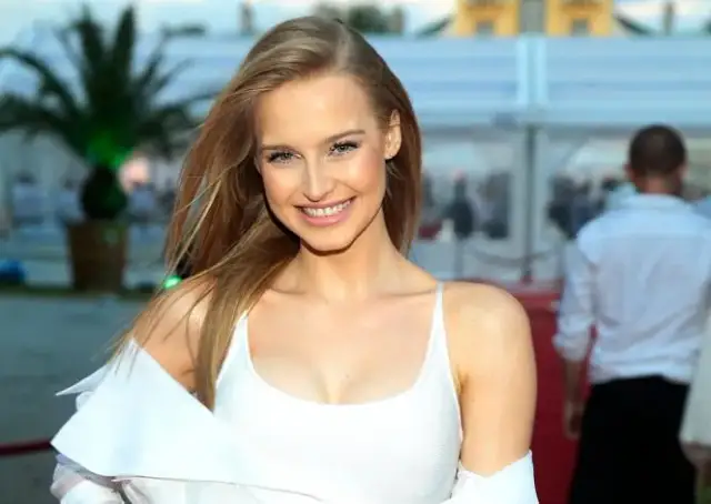 Karolina Pisarek wiek: ile lat ma popularna modelka i celebrytka?