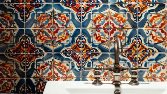 Mozaika hiszpańska: Jak wkomponować hiszpańską mozaikę w wystrój wnętrza?
