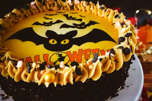 Prosty przepis na ciasto na Halloween z efektownymi dekoracjami i poradami