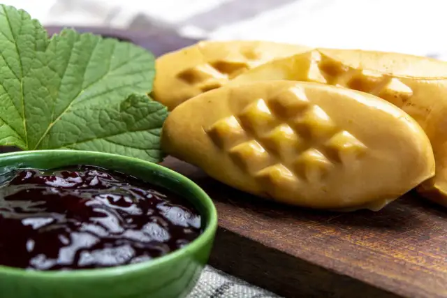 Oscypek z patelni czy piekarnika - która metoda przynosi lepszy smak?