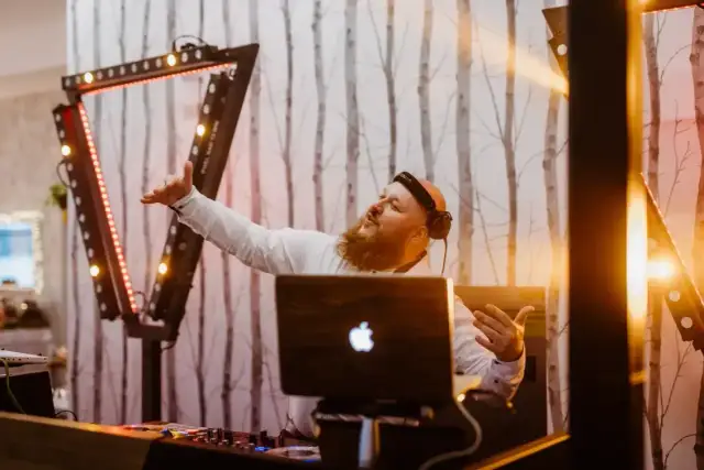 Jakie pytania do DJ na wesele, aby uniknąć rozczarowania?