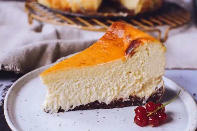 Czy sernik baskijski jest pyszny czy przepyszny? Opinie i smaki