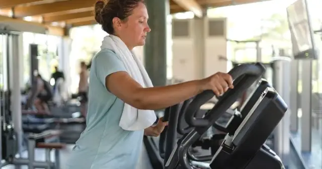 Orbitrek czy bieżnia na brzuch - która maszyna lepsza dla Ciebie?