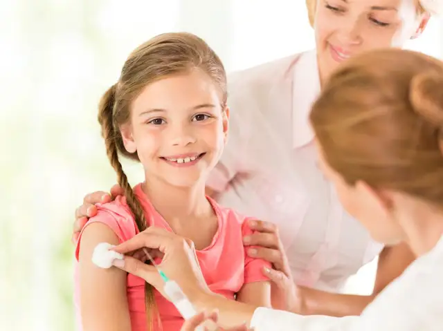 Jak często kąpać dziecko z ospą, aby uniknąć podrażnień skóry?