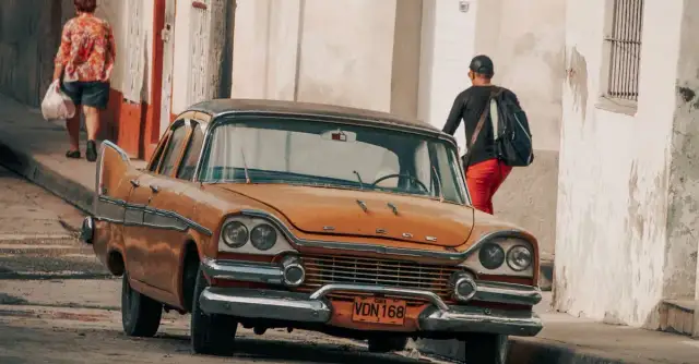 Jakie są dostępne typy tablic rejestracyjnych dla zabytkowych pojazdów?