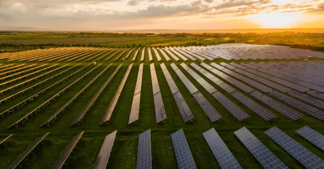 Jak działają elektrownie słoneczne fotoogniwa i dlaczego są kluczowe?