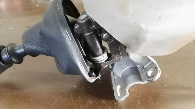 Gdzie dokładnie jest lewarek w Renault Trafic? Sprawdź i uniknij problemów!