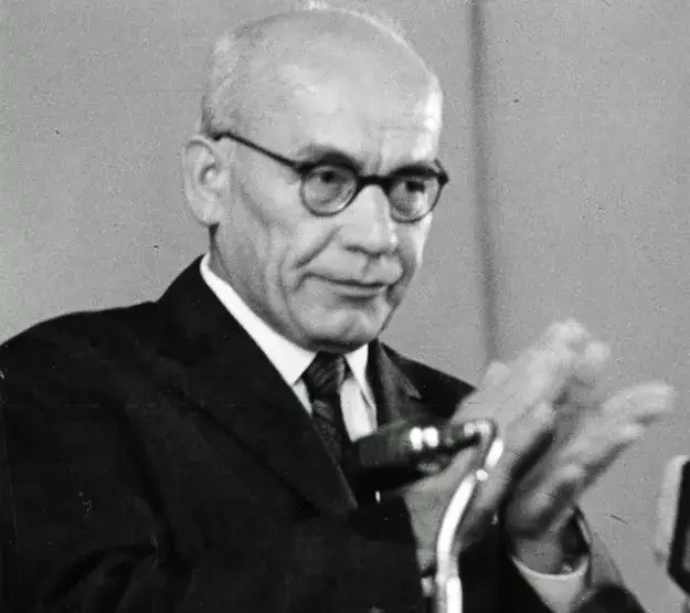 Kiedy improwizacja tworzy historię: Wpływ na sztukę sceniczną