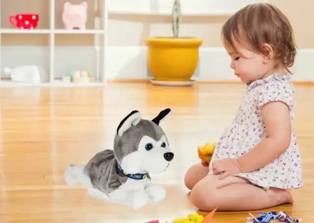 Najlepsze interaktywne zabawki dla dzieci - piesek husky zabawka