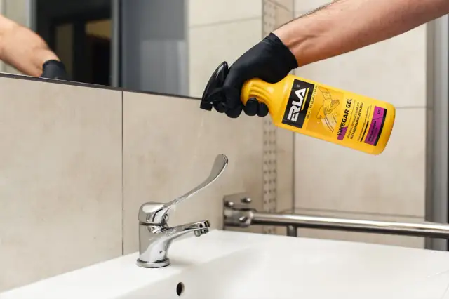 Zaskakujące zastosowania octu: jak ocet może ułatwić życie?