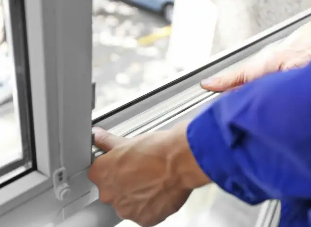 Jak uszczelnić okna od wewnątrz - skuteczne metody i prawidłowy montaż
