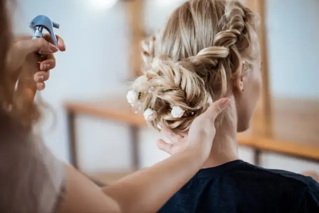 Jak użyć pianki do włosów, aby uzyskać idealną objętość i styl?