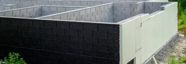 Ile bloczków na fundament? Oblicz dokładnie, aby zaoszczędzić!