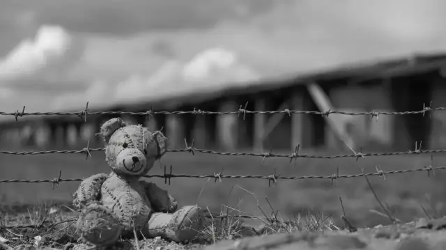 Dzieci z Auschwitz: Wstrząsająca historia małych więźniów. Ich los