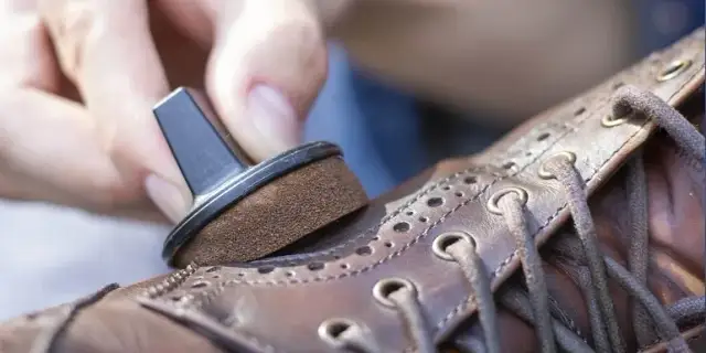 Jak używać kremu do butów, aby uniknąć zniszczeń i uzyskać efekt wow