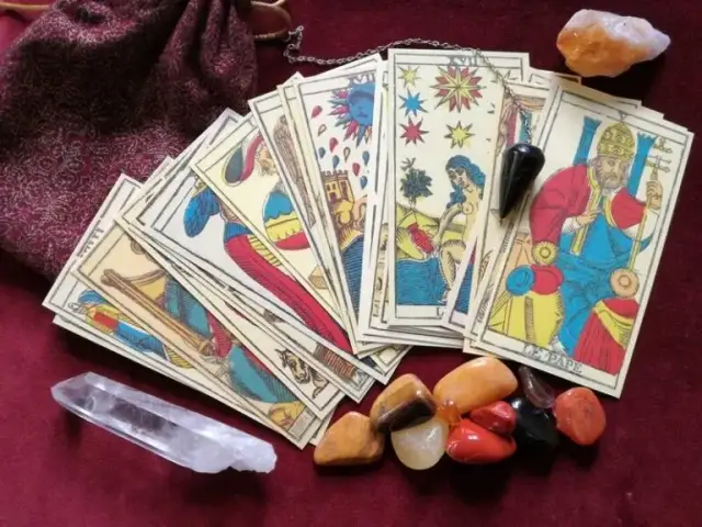 Czy tarot naprawdę działa? Sprawdź, czy warto mu zaufać i jak może pomóc