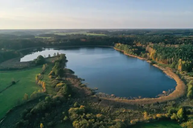 Jezioro Ostrowite Kujawsko-Pomorskie: Atrakcje, przyroda i praktyczne wskazówki dla turystów