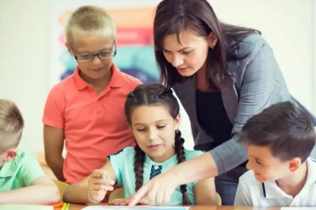 Czy nauczyciel wspomagający może być wychowawcą? Sprawdź przepisy!
