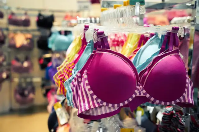 Idealne staniki dla małego biustu: jak optycznie powiększyć pierś