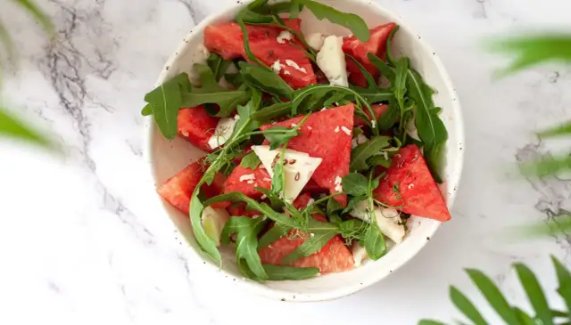 Jakie sałatki do grilla zachwycą Twoich gości? Proste przepisy i wskazówki