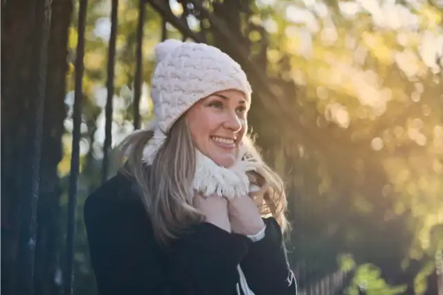 Modne czapki tej zimy: trendy, style i porady na każdą okazję