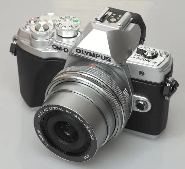 Najlepsze obiektywy do Olympus OM-D E-M10 Mark III - porównanie