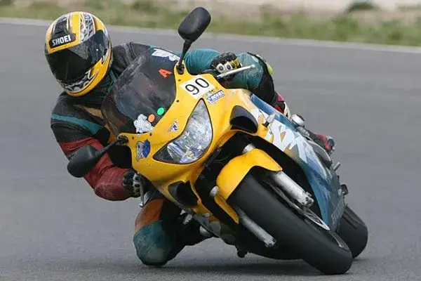 Honda CBR 600 F4 - Ile ma koni? Odkryj maksymalną moc motocykla