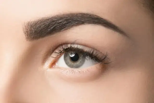 Jaką maść stosować na brwi po makijażu permanentnym, aby przyspieszyć gojenie?