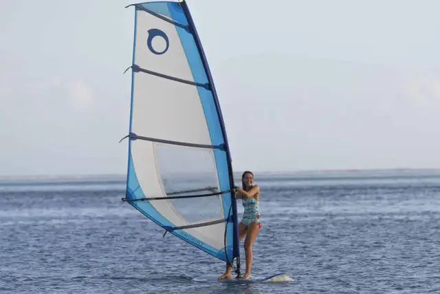 Jaki wiatr do nauki windsurfingu? Odkryj idealne warunki dla początkujących