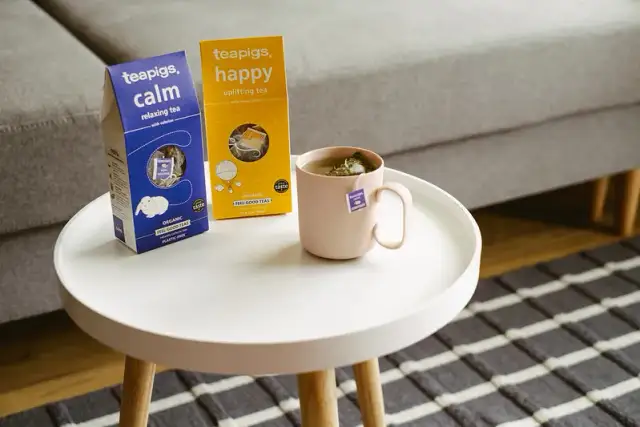 Jaka herbata na uspokojenie? Odkryj najlepsze zioła na relaks