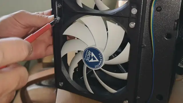 Jak zamontować wentylator w obudowie: 7 prostych kroków