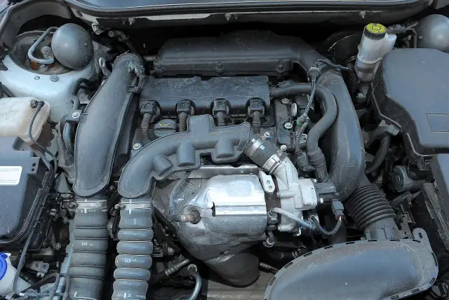 Citroen C5 silniki: Jaki silnik wybrać do tego modelu, aby uniknąć awarii?