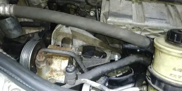 Jak łatwo i bezpiecznie wyjąć alternator w Renault Megane Scenic – krok po kroku