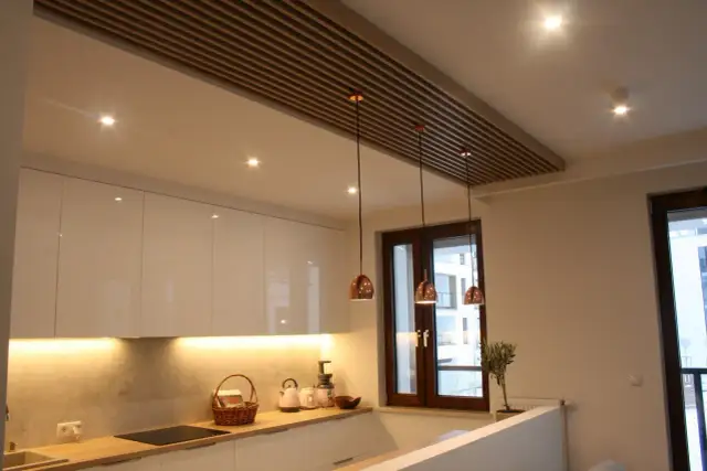 Jakie panele na sufit do kuchni? Wybierz najlepsze materiały i style