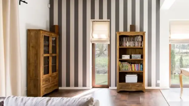 Jak zaaranżować ścianę w salonie, aby uniknąć nudnego wnętrza