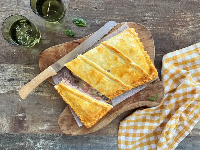 Receta fácil de empanada jamón y queso que no podrás resistir