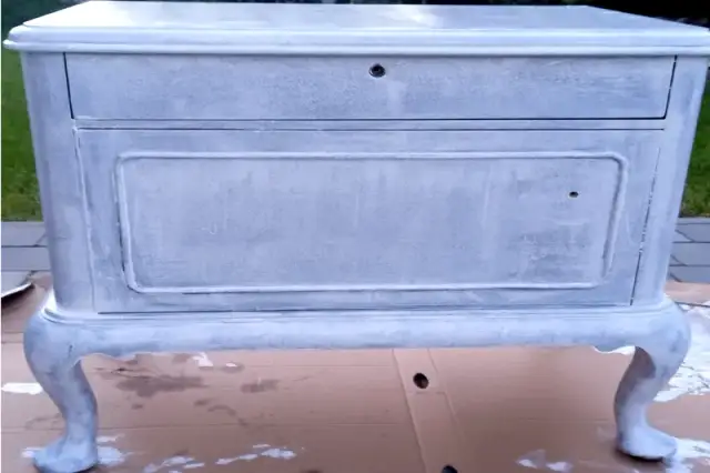 Jak malować meble wałkiem bez smug - unikaj błędów i ciesz się efektem